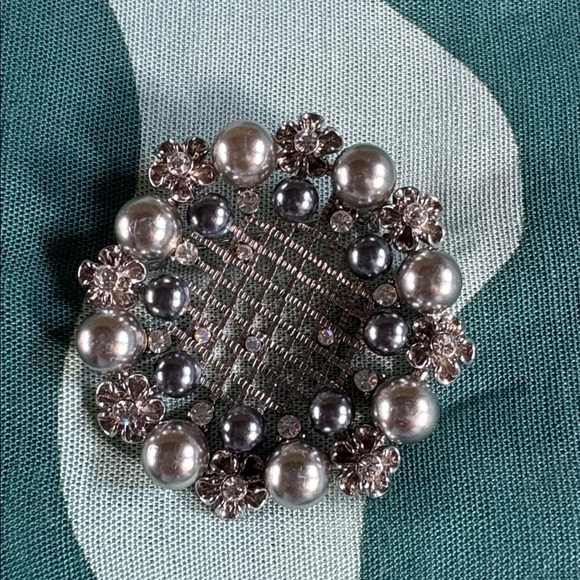 Jewelry - Elegant Silver and Gray Brooch with Pearl Accents